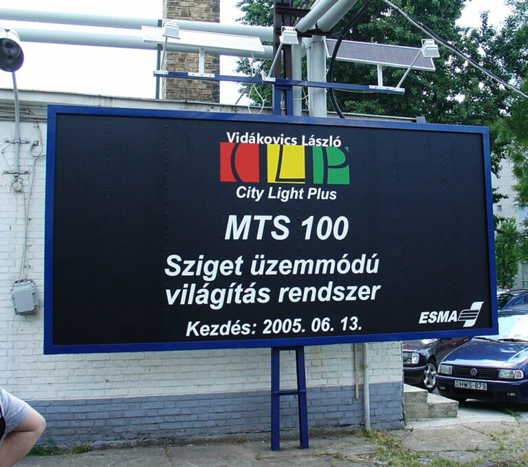 Napenergiával világító PAJZS oszlopreklám