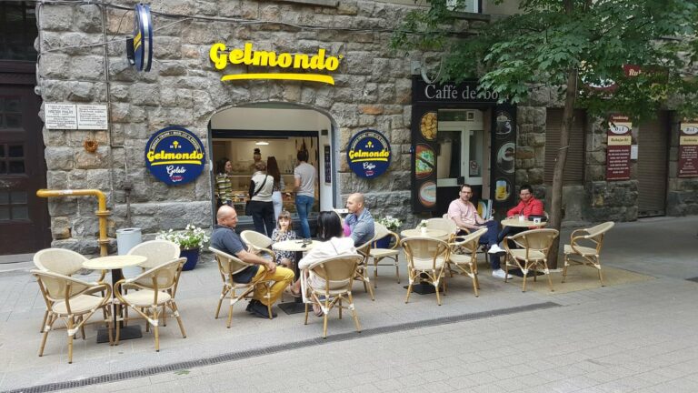 Neonvilágítású betűtestek, kör alakú cégérek LED belső világítással