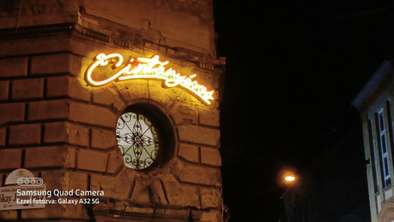 Direkt sugárzó neon felszerelve, bekapcsolva