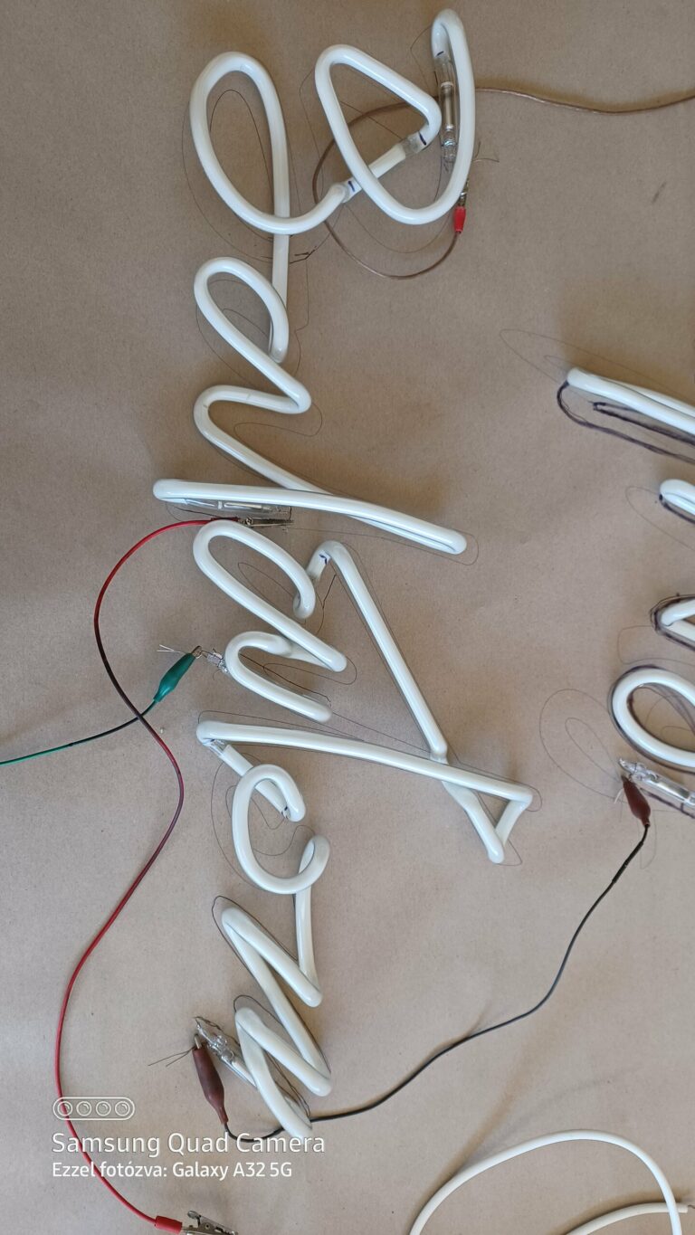 Meleg fehér neon