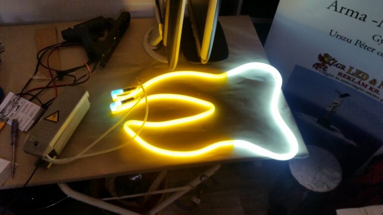 Neon fogorvosi rendelőkhöz
