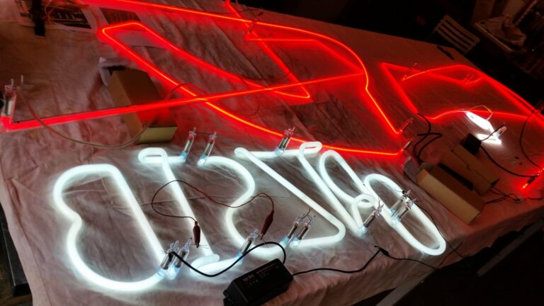 Neon beégetése