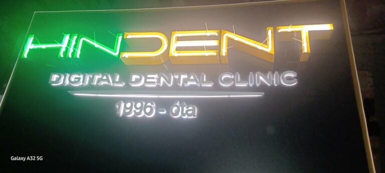 Hindent Klinika neon 10 mm-es víztiszta plexin, direkt és indirekt sugárzással