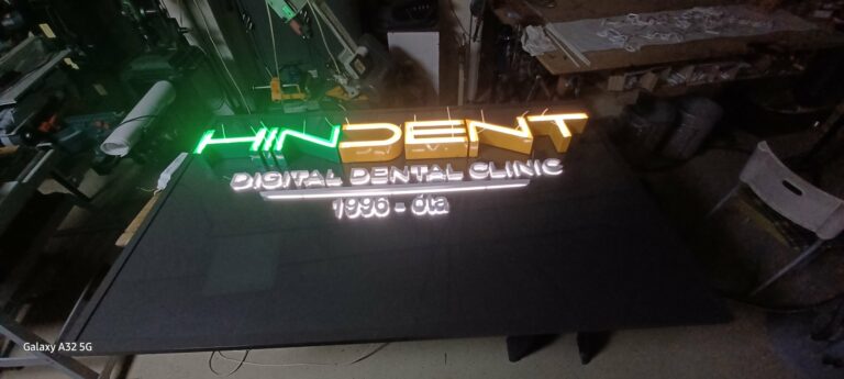 Hindent Klinika neon 10 mm-es víztiszta plexin, direkt és indirekt sugárzással