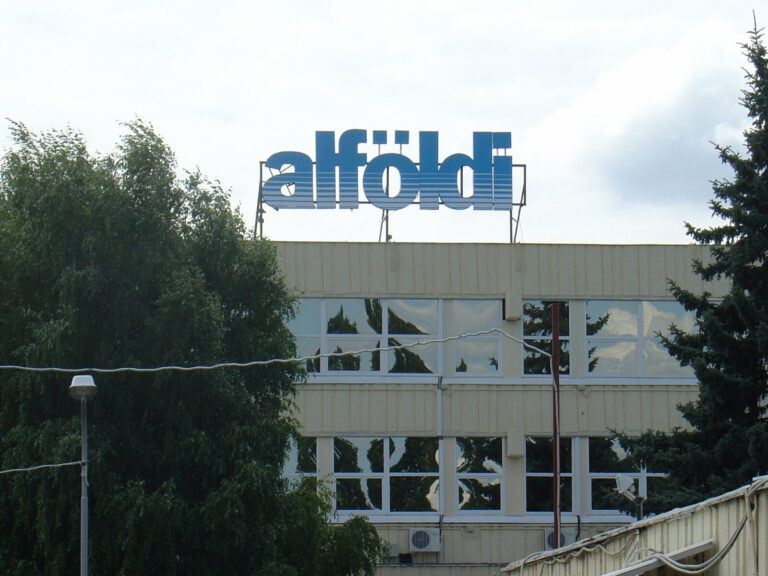 Neon tetőreklám