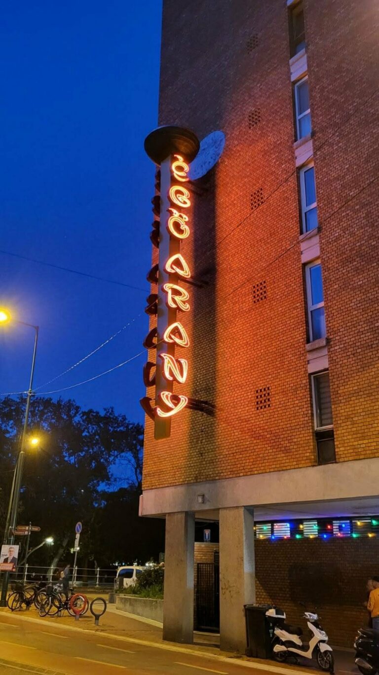 Neonreklám – munkafotó