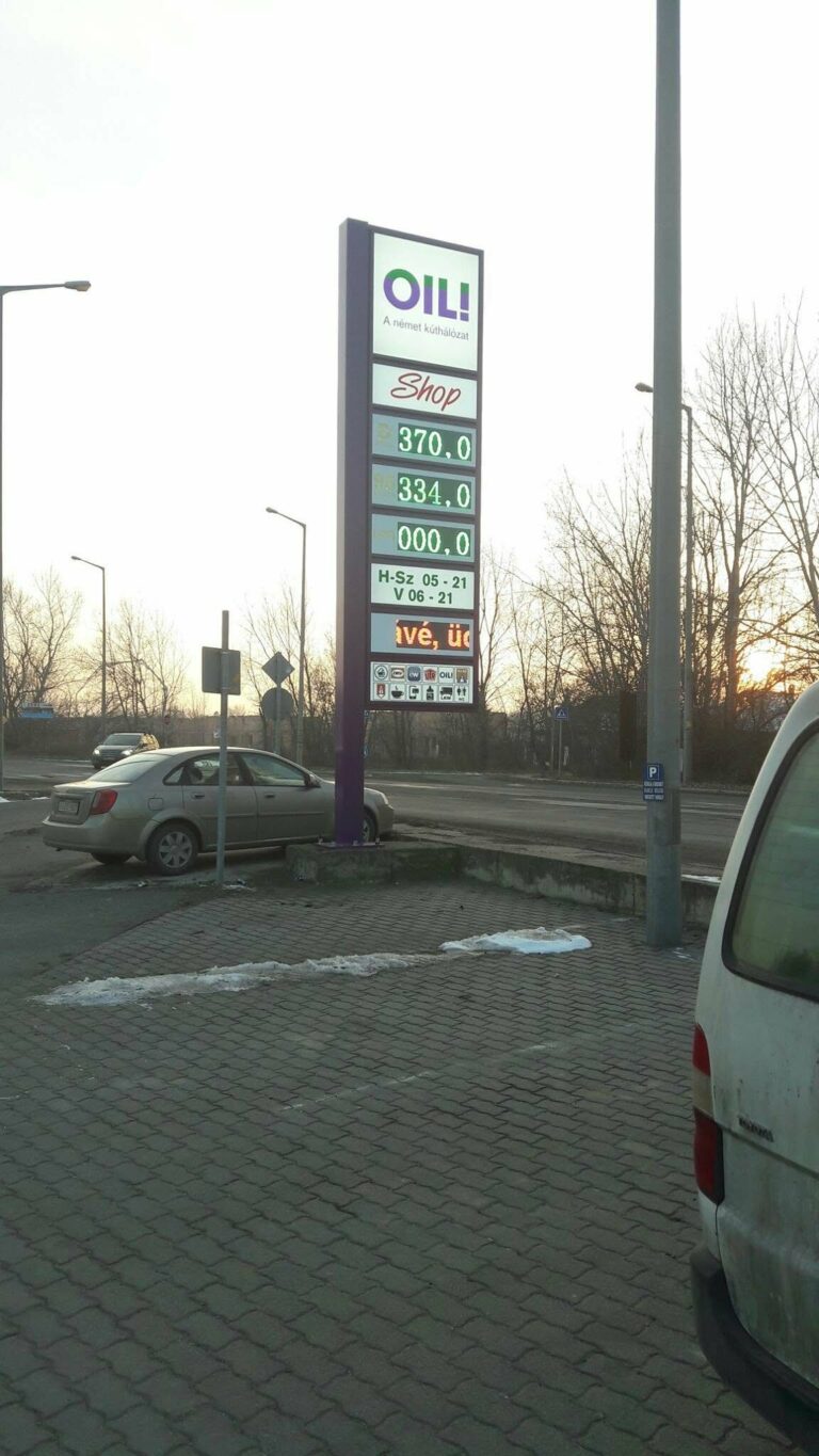 OIL totem — elkészült és a helyszínre telepítve