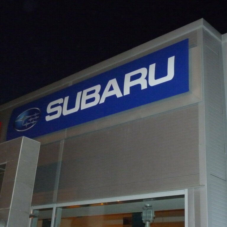 SUBARU szalon arculati elemeinek gyártása