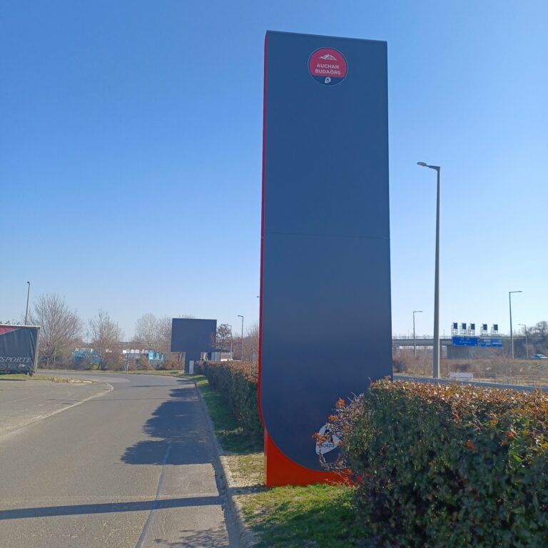 Totemoszlop, reklámoszlop – munkafotó