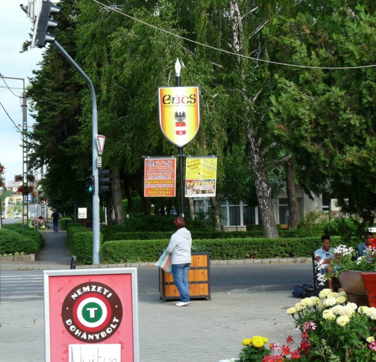 Világító reklám, cégtábla – munkafotó